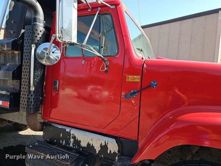 image for item DR8726 2002 International  2554 dump truck