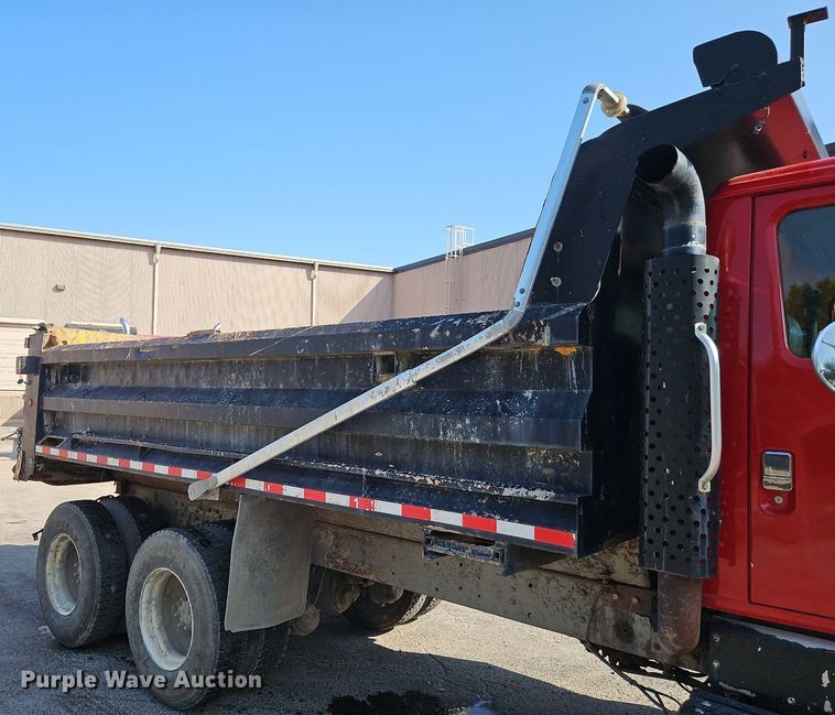 image for item DR8726 2002 International  2554 dump truck