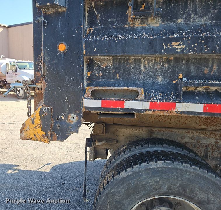 image for item DR8726 2002 International  2554 dump truck