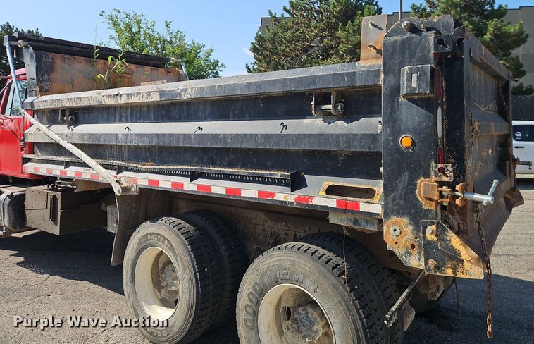image for item DR8726 2002 International  2554 dump truck