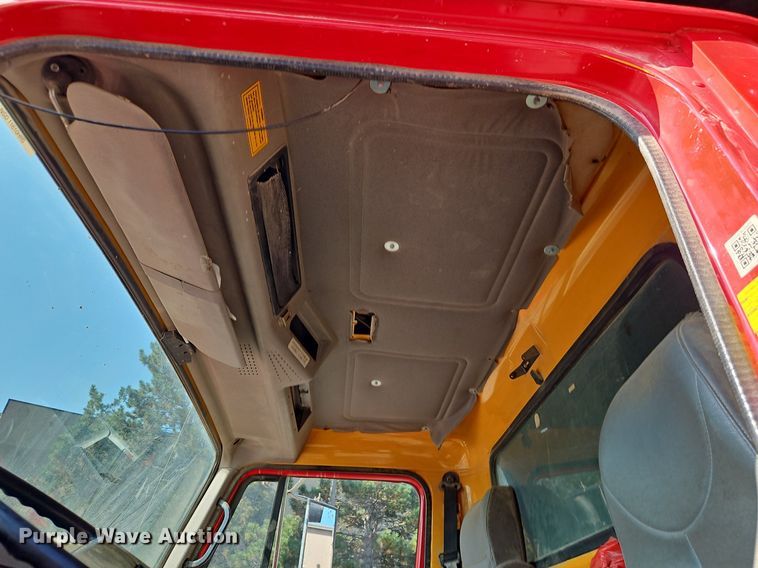 image for item DR8726 2002 International  2554 dump truck