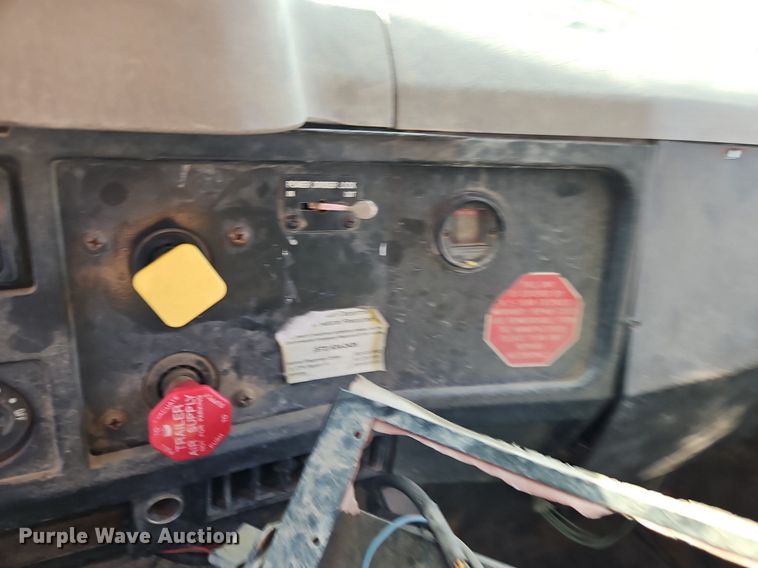 image for item DR8726 2002 International  2554 dump truck