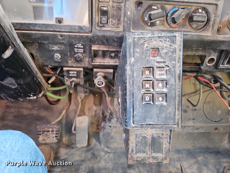 image for item DR8726 2002 International  2554 dump truck