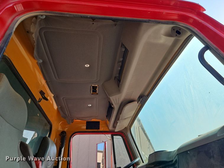 image for item DR8726 2002 International  2554 dump truck