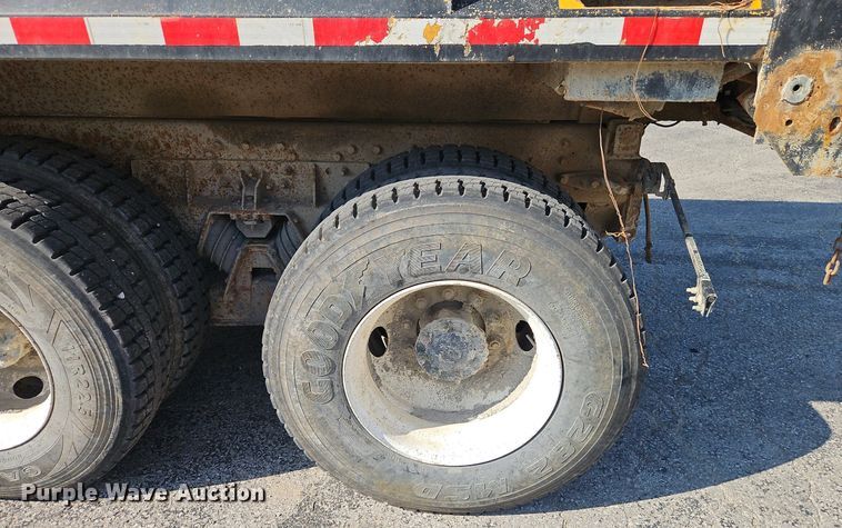 image for item DR8726 2002 International  2554 dump truck