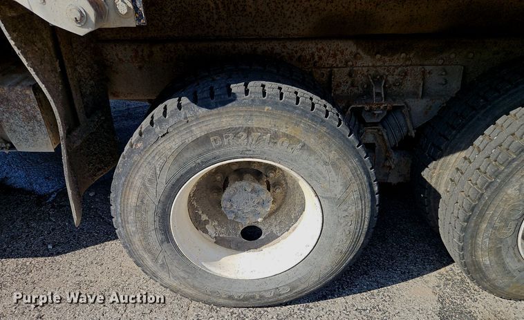 image for item DR8726 2002 International  2554 dump truck