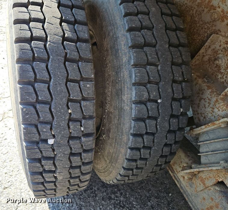 image for item DR8726 2002 International  2554 dump truck