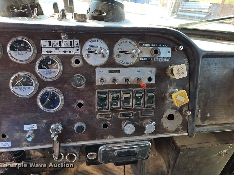 image for item DR8727 1977 Peterbilt  359-S19 dump truck