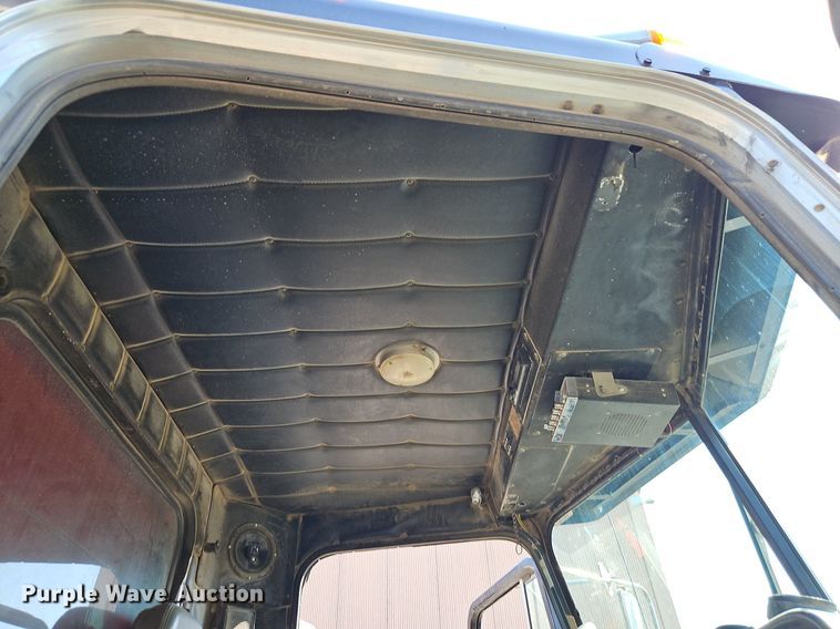 image for item DR8727 1977 Peterbilt  359-S19 dump truck