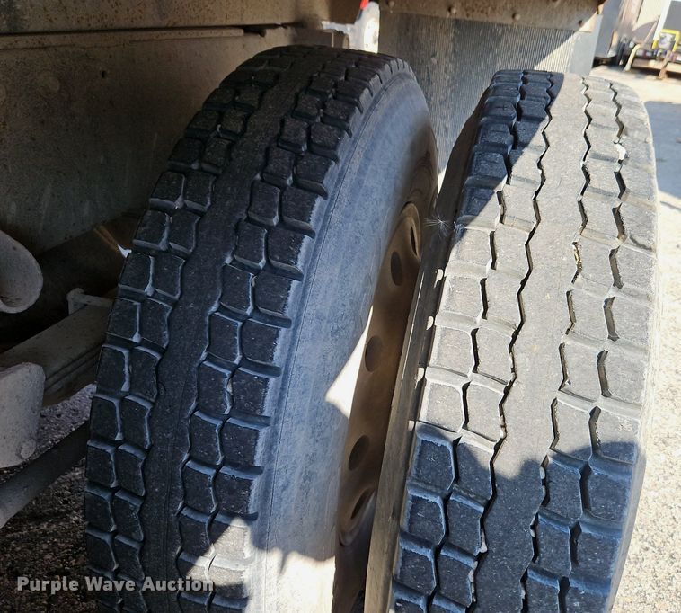 image for item DR8727 1977 Peterbilt  359-S19 dump truck