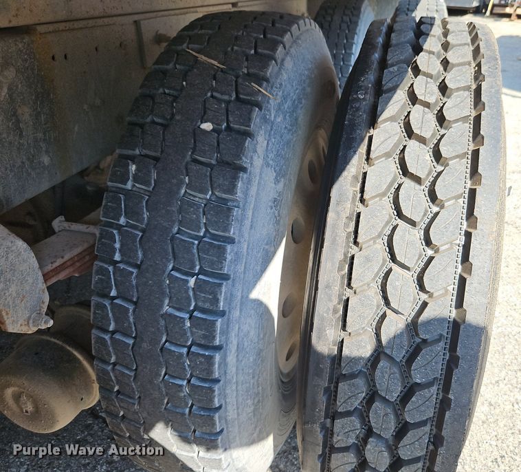 image for item DR8727 1977 Peterbilt  359-S19 dump truck