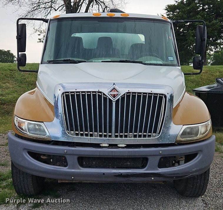 image for item DR8729 2012 International  DuraStar 4300 septic truck