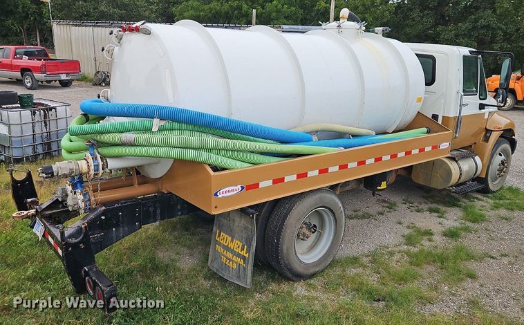 image for item DR8729 2012 International  DuraStar 4300 septic truck