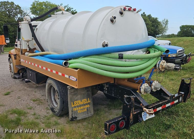 image for item DR8729 2012 International  DuraStar 4300 septic truck