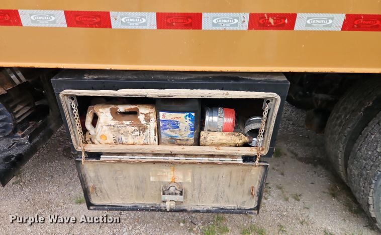 image for item DR8729 2012 International  DuraStar 4300 septic truck