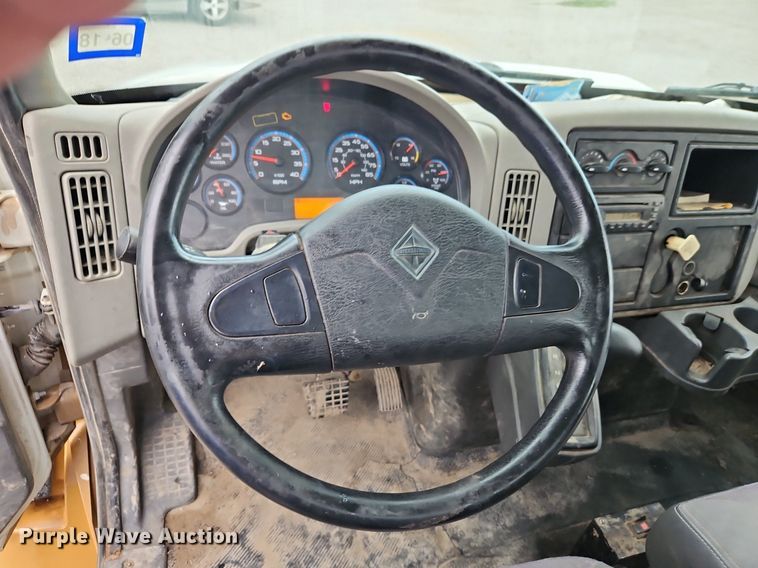 image for item DR8729 2012 International  DuraStar 4300 septic truck