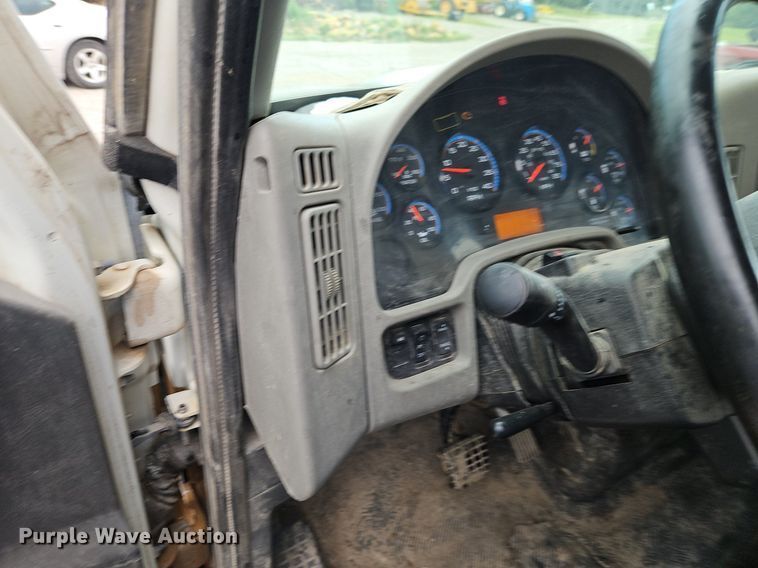 image for item DR8729 2012 International  DuraStar 4300 septic truck