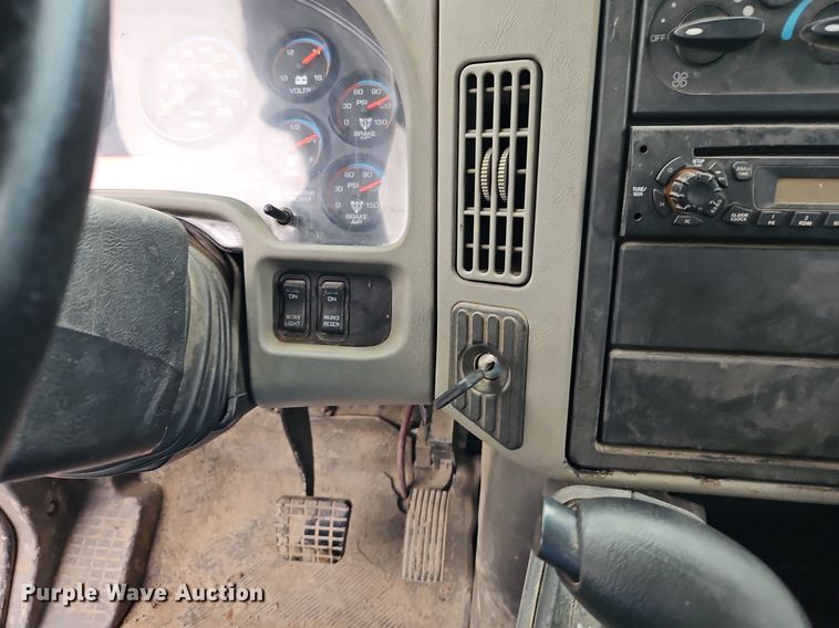 image for item DR8729 2012 International  DuraStar 4300 septic truck