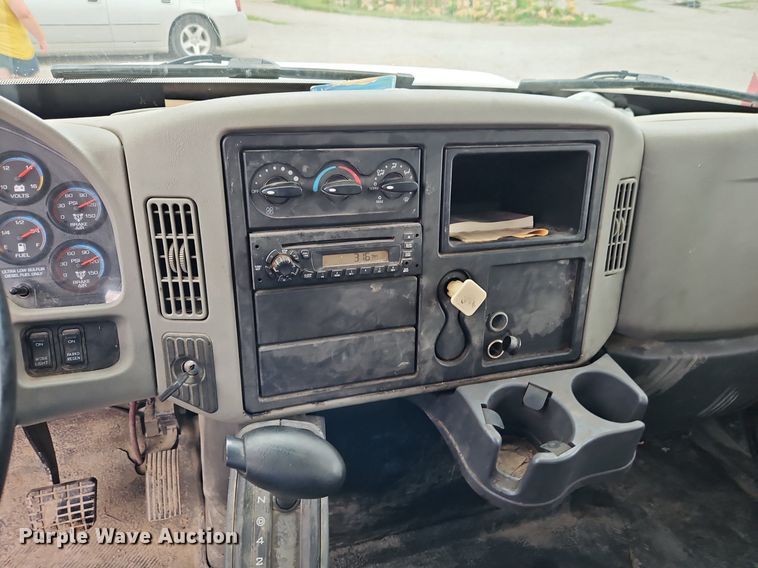 image for item DR8729 2012 International  DuraStar 4300 septic truck