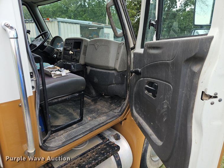 image for item DR8729 2012 International  DuraStar 4300 septic truck