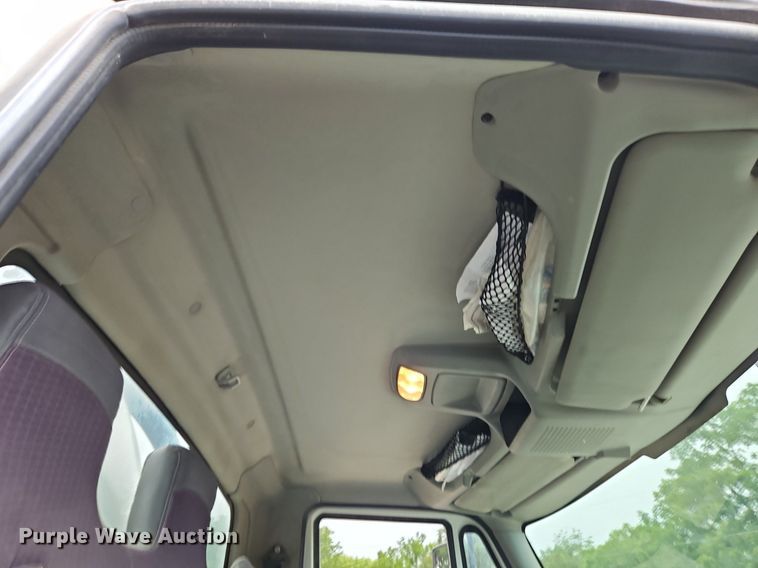 image for item DR8729 2012 International  DuraStar 4300 septic truck