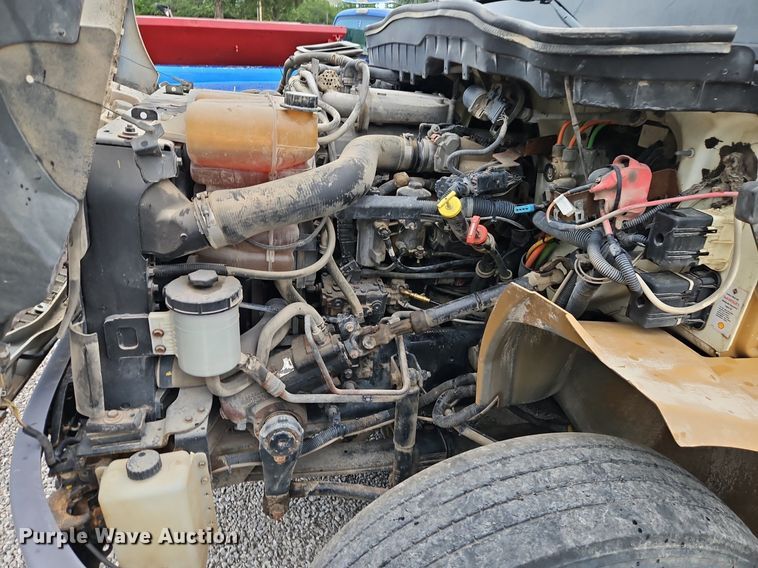 image for item DR8729 2012 International  DuraStar 4300 septic truck