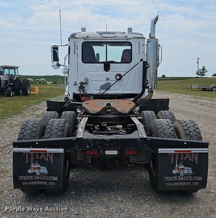 image for item DS4659 2003 Mack CH613 semi truck