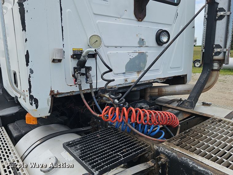 image for item DS4659 2003 Mack CH613 semi truck