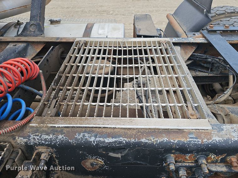 image for item DS4659 2003 Mack CH613 semi truck