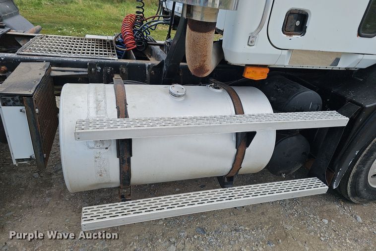 image for item DS4659 2003 Mack CH613 semi truck