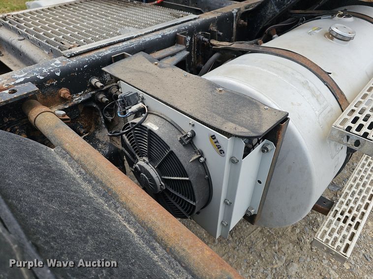 image for item DS4659 2003 Mack CH613 semi truck