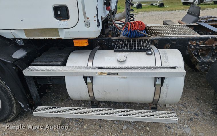 image for item DS4659 2003 Mack CH613 semi truck