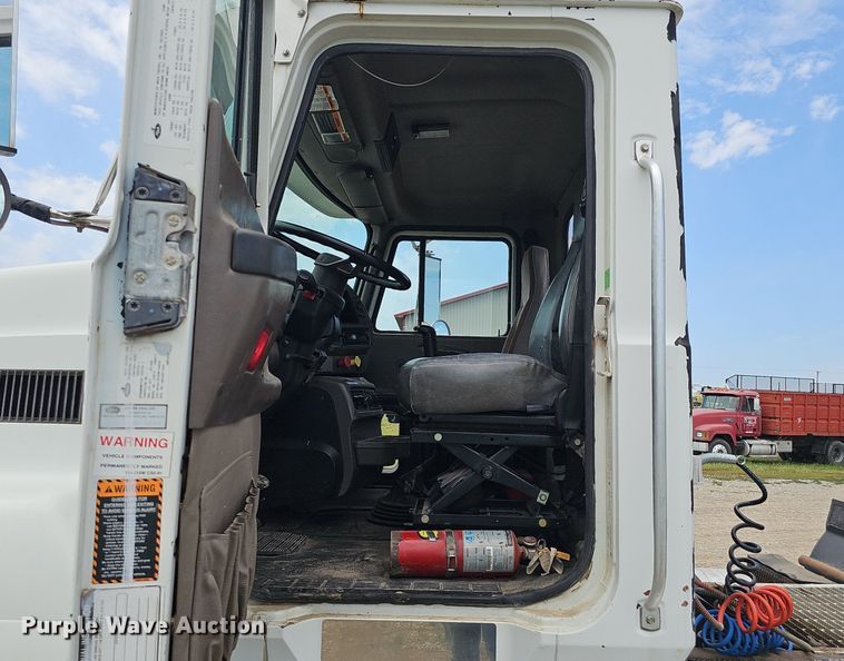 image for item DS4659 2003 Mack CH613 semi truck