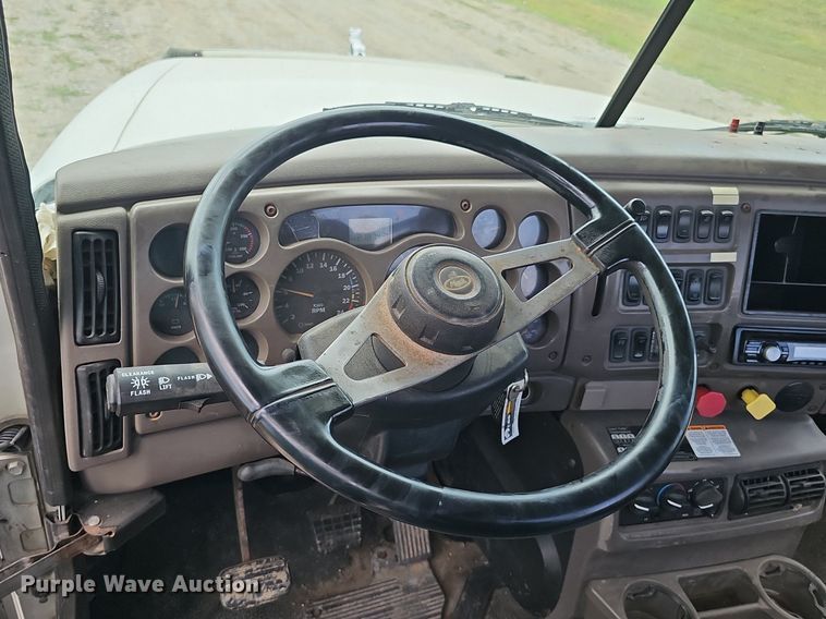 image for item DS4659 2003 Mack CH613 semi truck