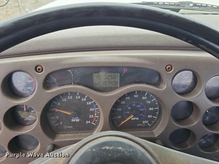 image for item DS4659 2003 Mack CH613 semi truck