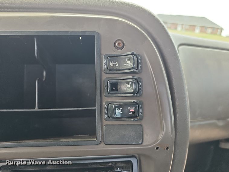 image for item DS4659 2003 Mack CH613 semi truck