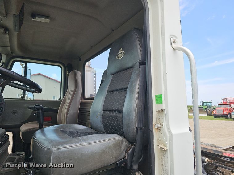 image for item DS4659 2003 Mack CH613 semi truck