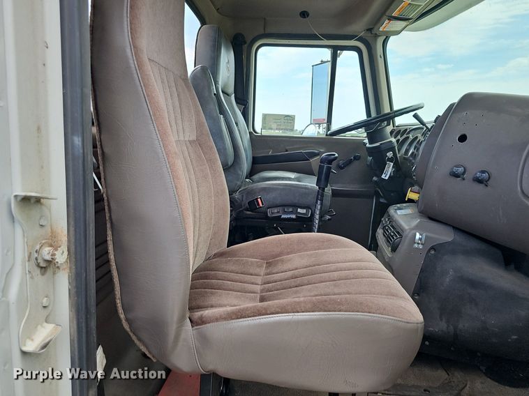 image for item DS4659 2003 Mack CH613 semi truck