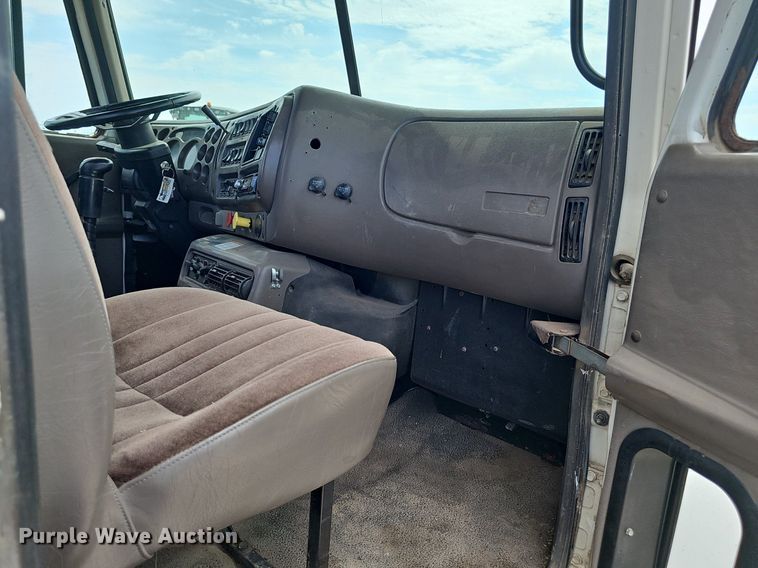 image for item DS4659 2003 Mack CH613 semi truck