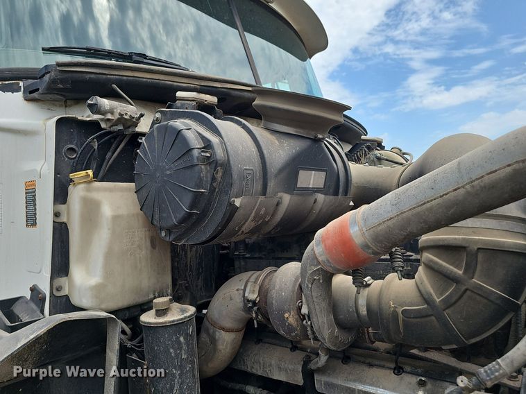 image for item DS4659 2003 Mack CH613 semi truck