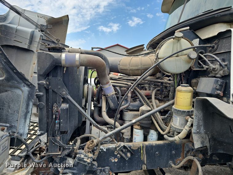 image for item DS4659 2003 Mack CH613 semi truck