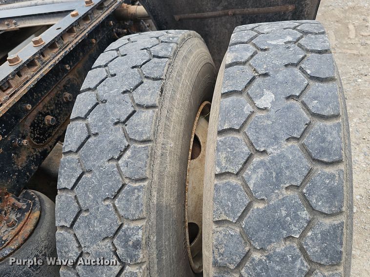 image for item DS4659 2003 Mack CH613 semi truck