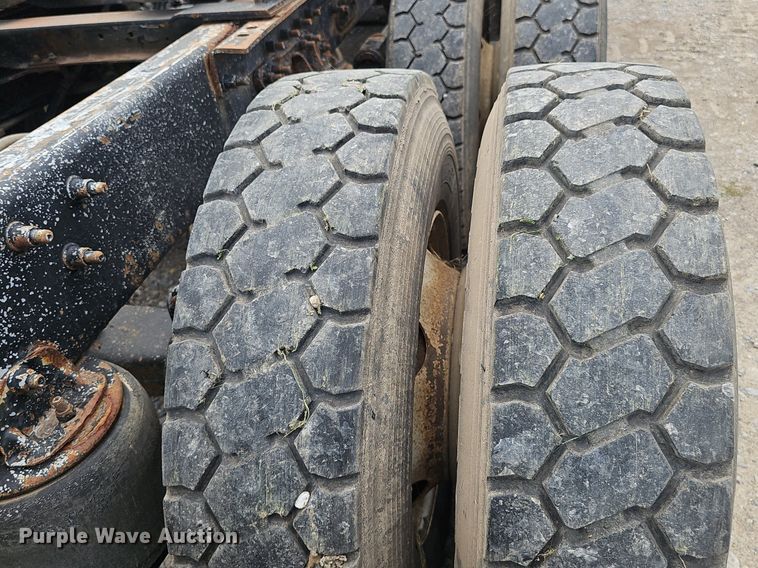 image for item DS4659 2003 Mack CH613 semi truck