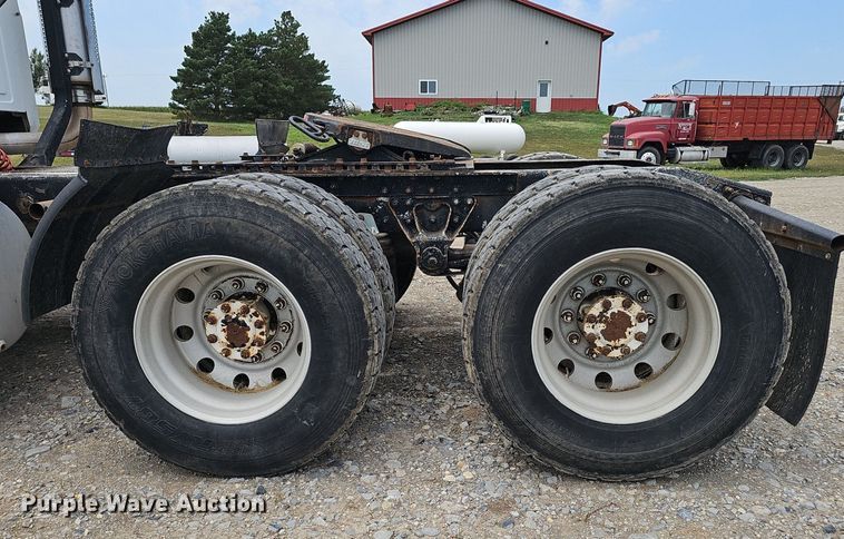 image for item DS4659 2003 Mack CH613 semi truck