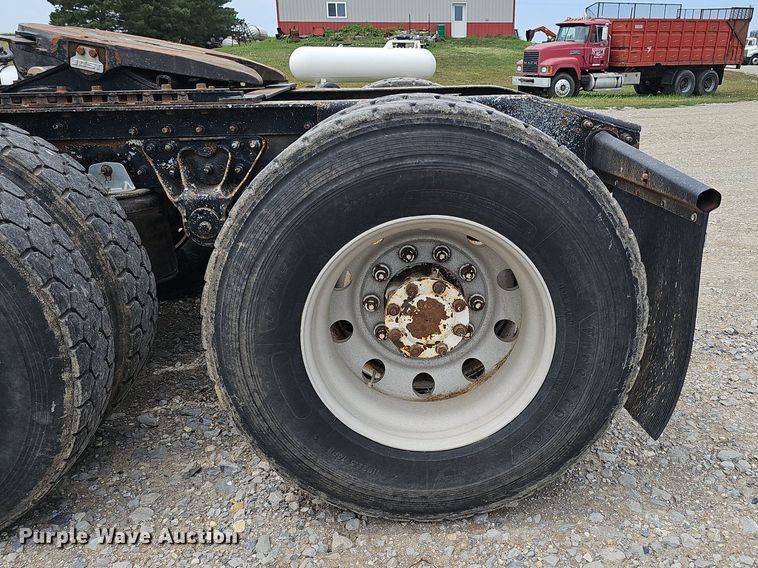 image for item DS4659 2003 Mack CH613 semi truck