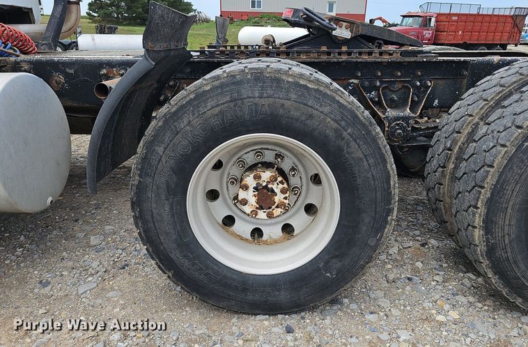 image for item DS4659 2003 Mack CH613 semi truck