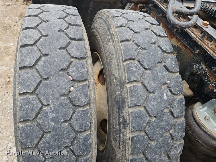 image for item DS4659 2003 Mack CH613 semi truck