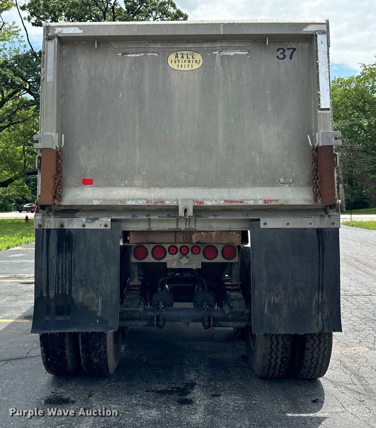 image for item DV5785 2006 Freightliner  Columbia  semi truck with end dump trailer