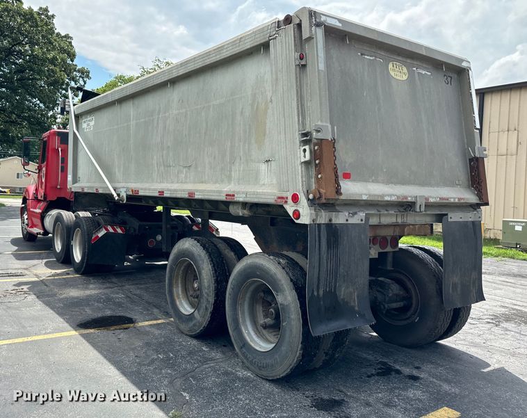 image for item DV5785 2006 Freightliner  Columbia  semi truck with end dump trailer