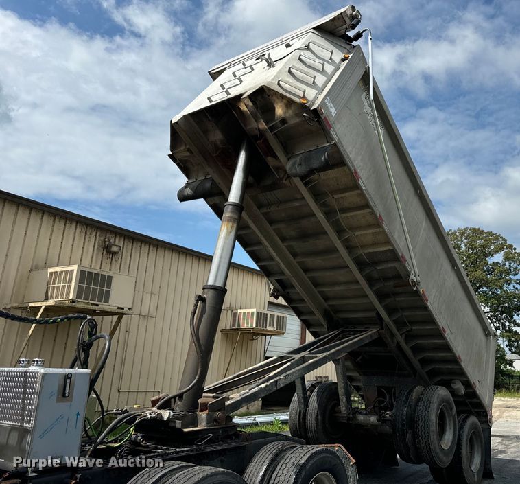 image for item DV5785 2006 Freightliner  Columbia  semi truck with end dump trailer